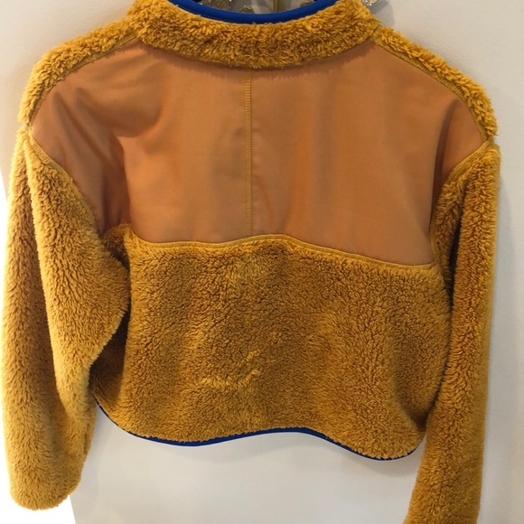 Cute Nike mustard colored cropped pullover - Picture 4 of 4